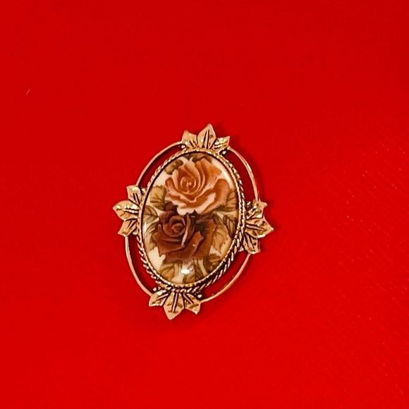 Vintage Sarah Coventry Victorian Inspired Floral Brooch Pendant - Picture 5 of 7